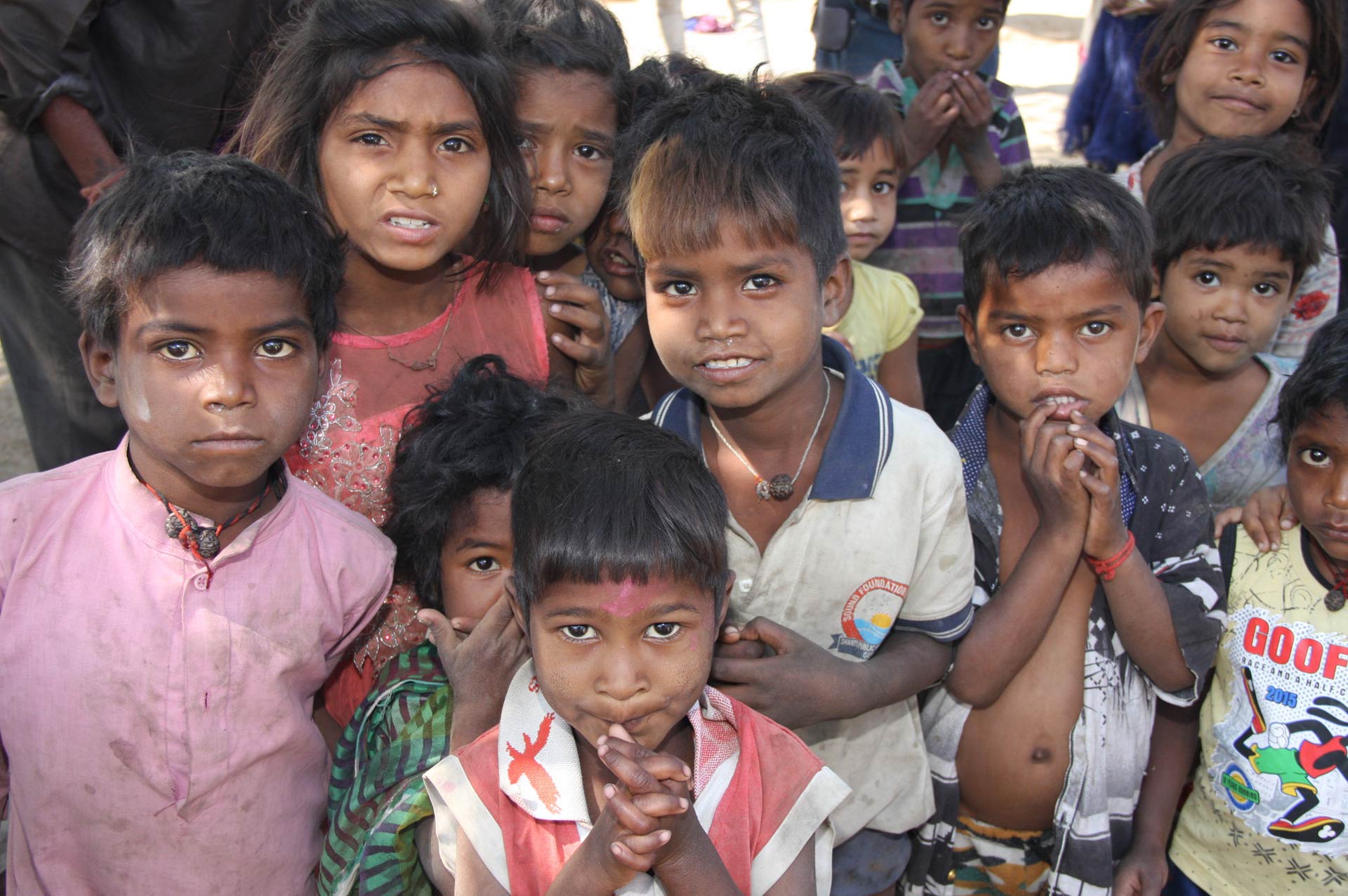 Gruppenbild einer Schulklasse in Indien